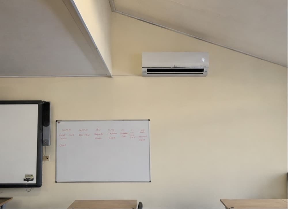Wandairco hoog geplaatst in een klaslokaal