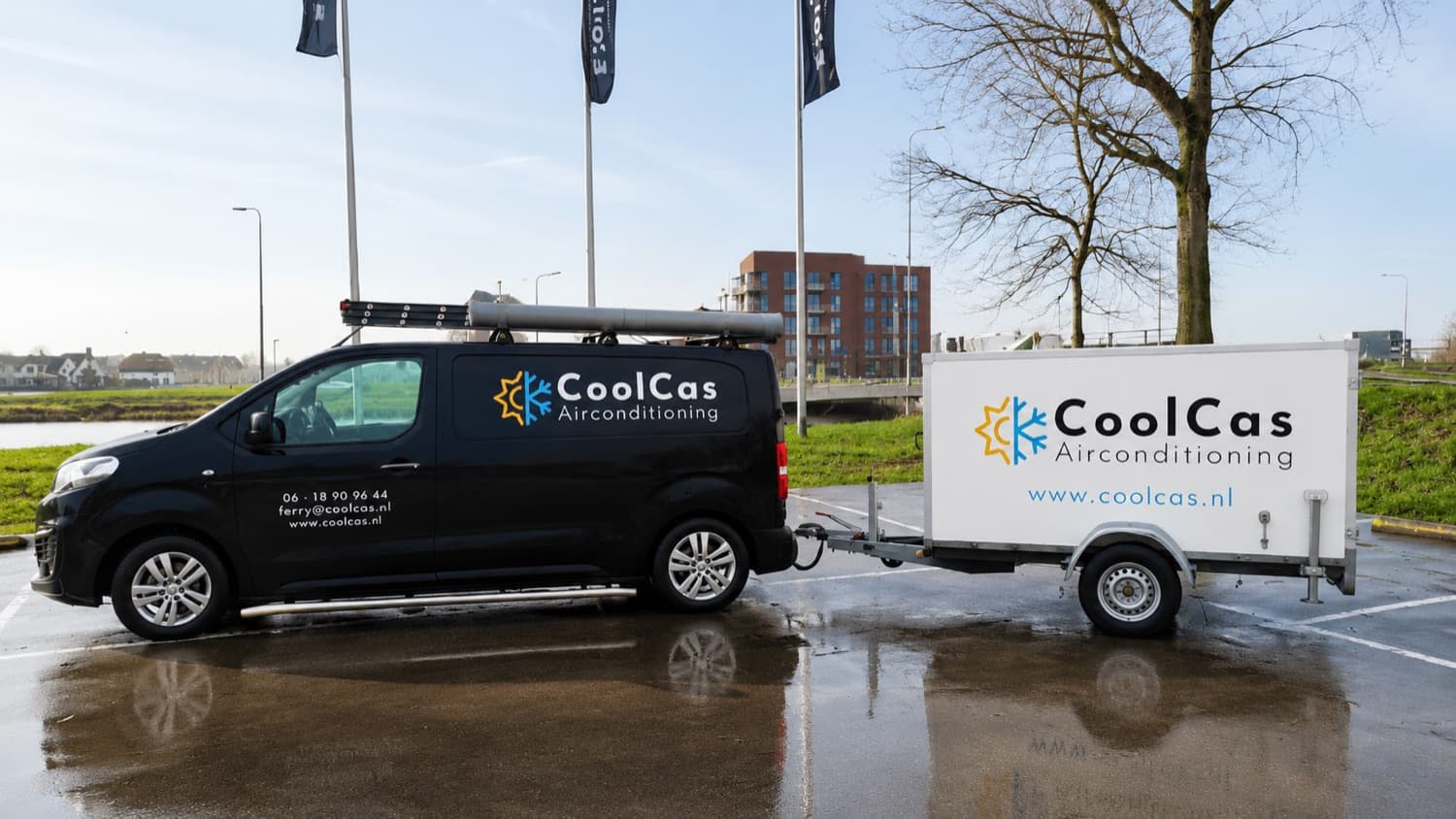 CoolCas-bedrijfsauto onderweg naar een afspraak